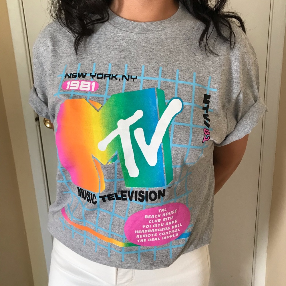 Grey MTV Graphic T-Shirt Size Medium